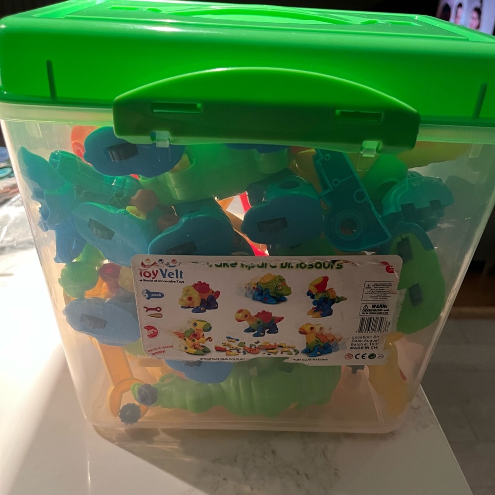 ToyVelt 6 pack take-apart dinosaurs. Includes carrying case and tools.